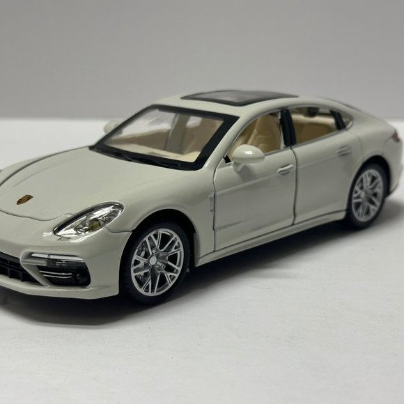 1:24 2020 Porsche Panamera White Diecast With LED Lights - Picture 2 of 9